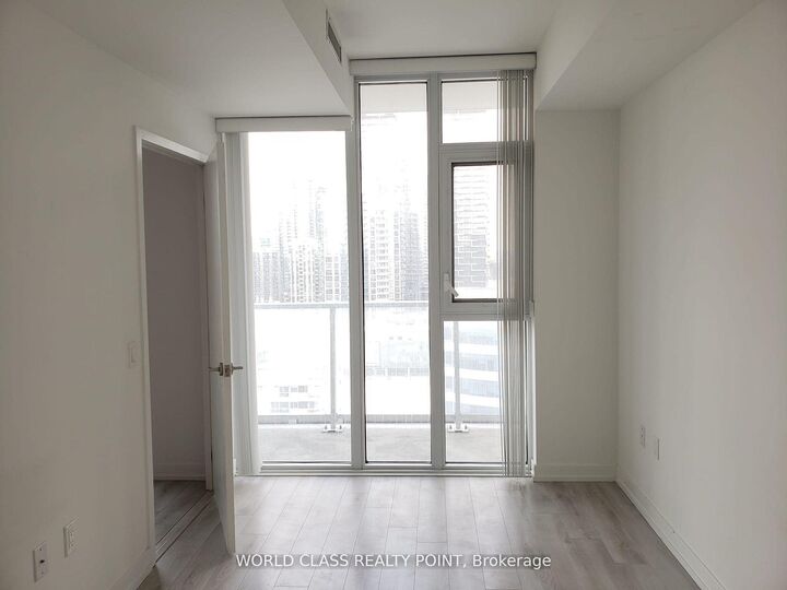 Property Photo:  33 Helendale Avenue 1404  ON M4R 0A4 