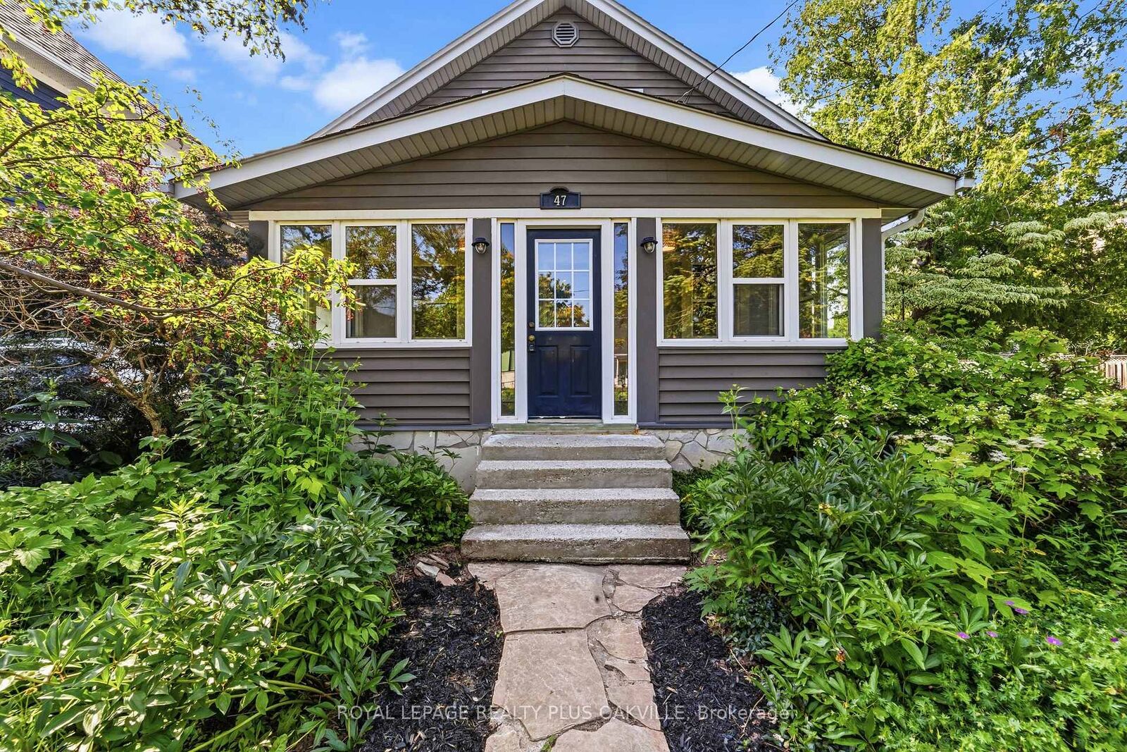 Property Photo:  47 Stewart Street  ON L6K 1X6 