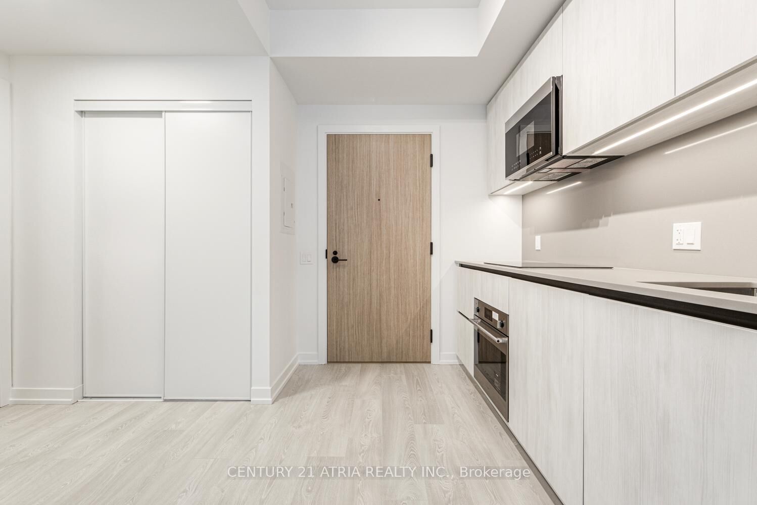 Property Photo: 35 Parliament Street 816 ON M5A 0Z5