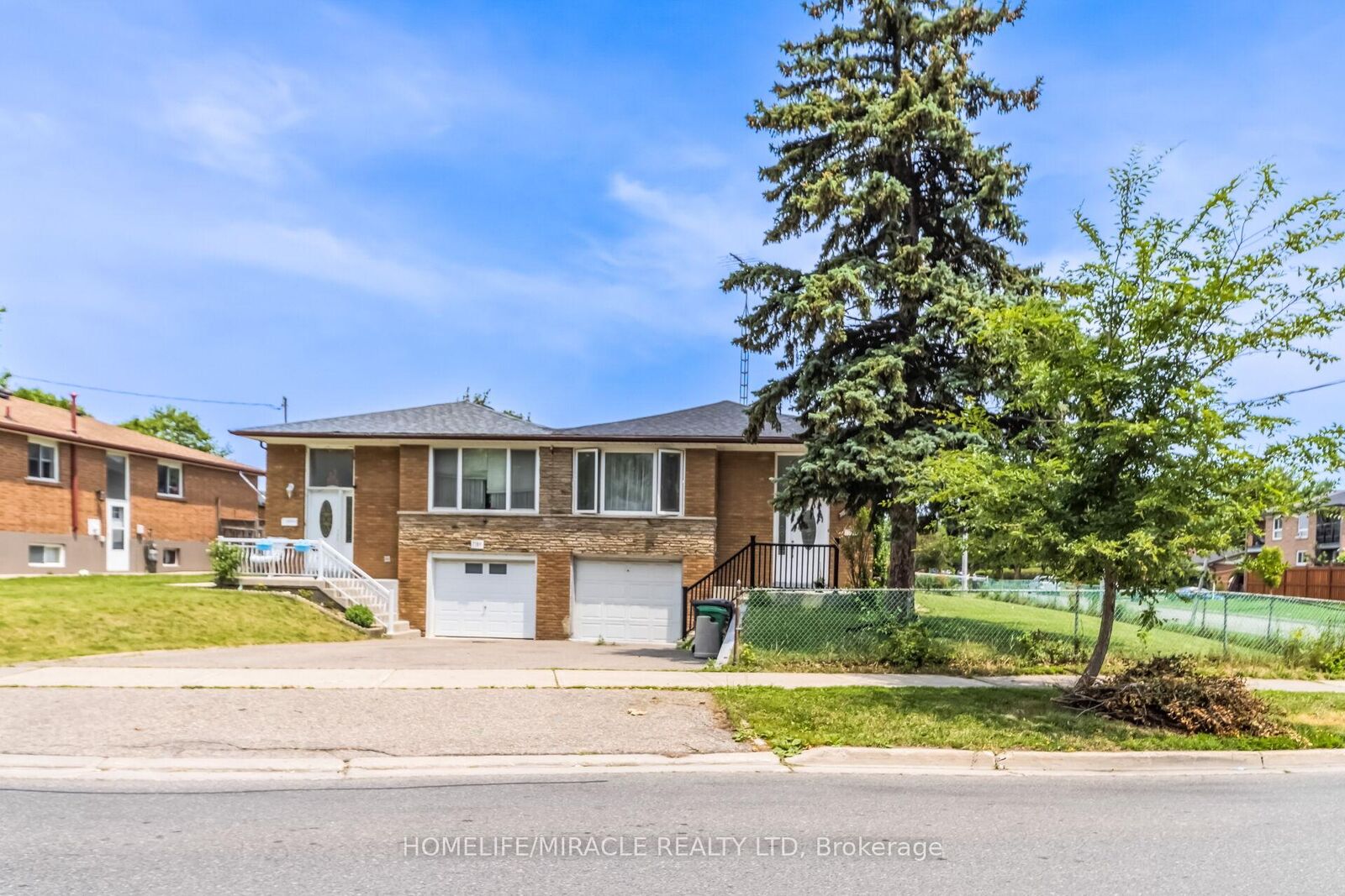 Property Photo: 7187 Darcel Avenue ON L4T 2X3