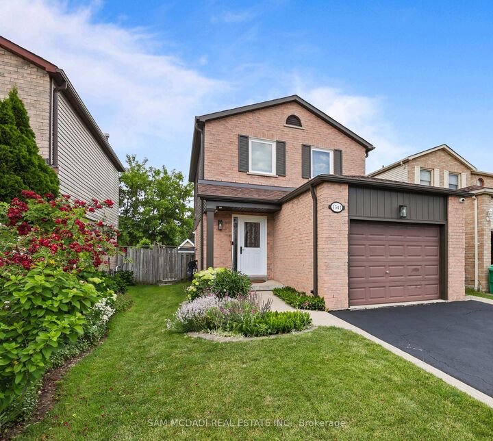 Property Photo:  1541 Cuthbert Avenue  ON L5M 3R6 