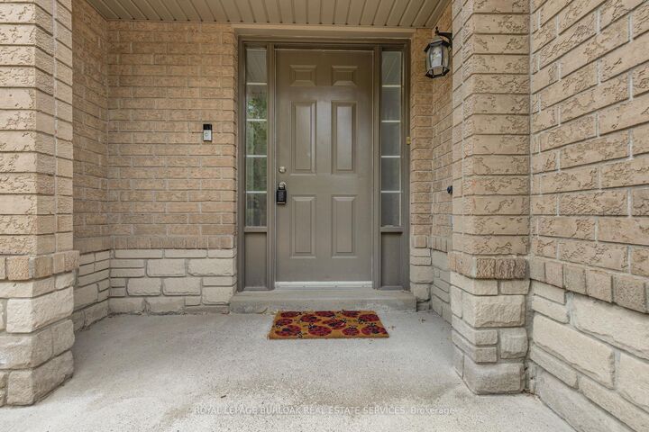 Property Photo:  130 Robert Street 32  ON L9T 6E3 