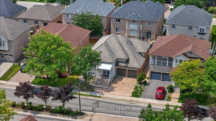 Property Photo:  26 Saint Clare Boulevard  ON L4H 2A2 