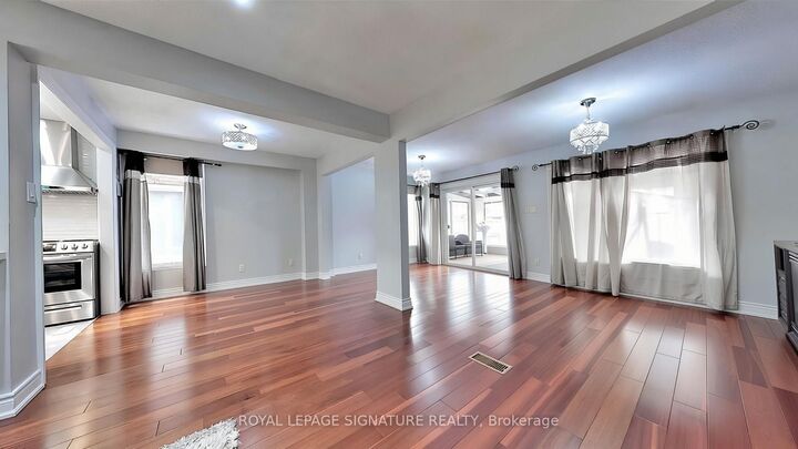 Property Photo:  74 Deanscroft Square  ON M1E 4W9 