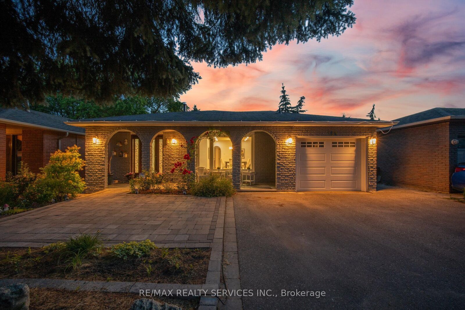 Property Photo:  133 Romfield Circuit  ON L3T 3H7 