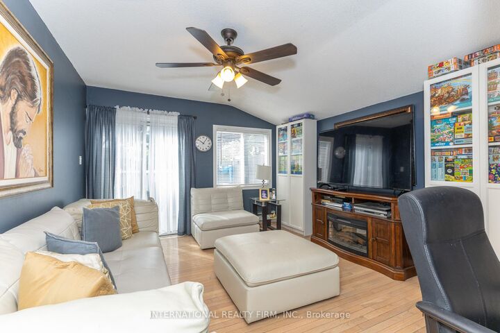 Property Photo:  2528 Truscott Drive  ON L5J 2B5 