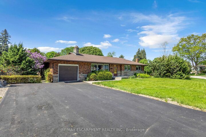 Property Photo:  626 Iroquois Avenue  ON L9G 3B4 