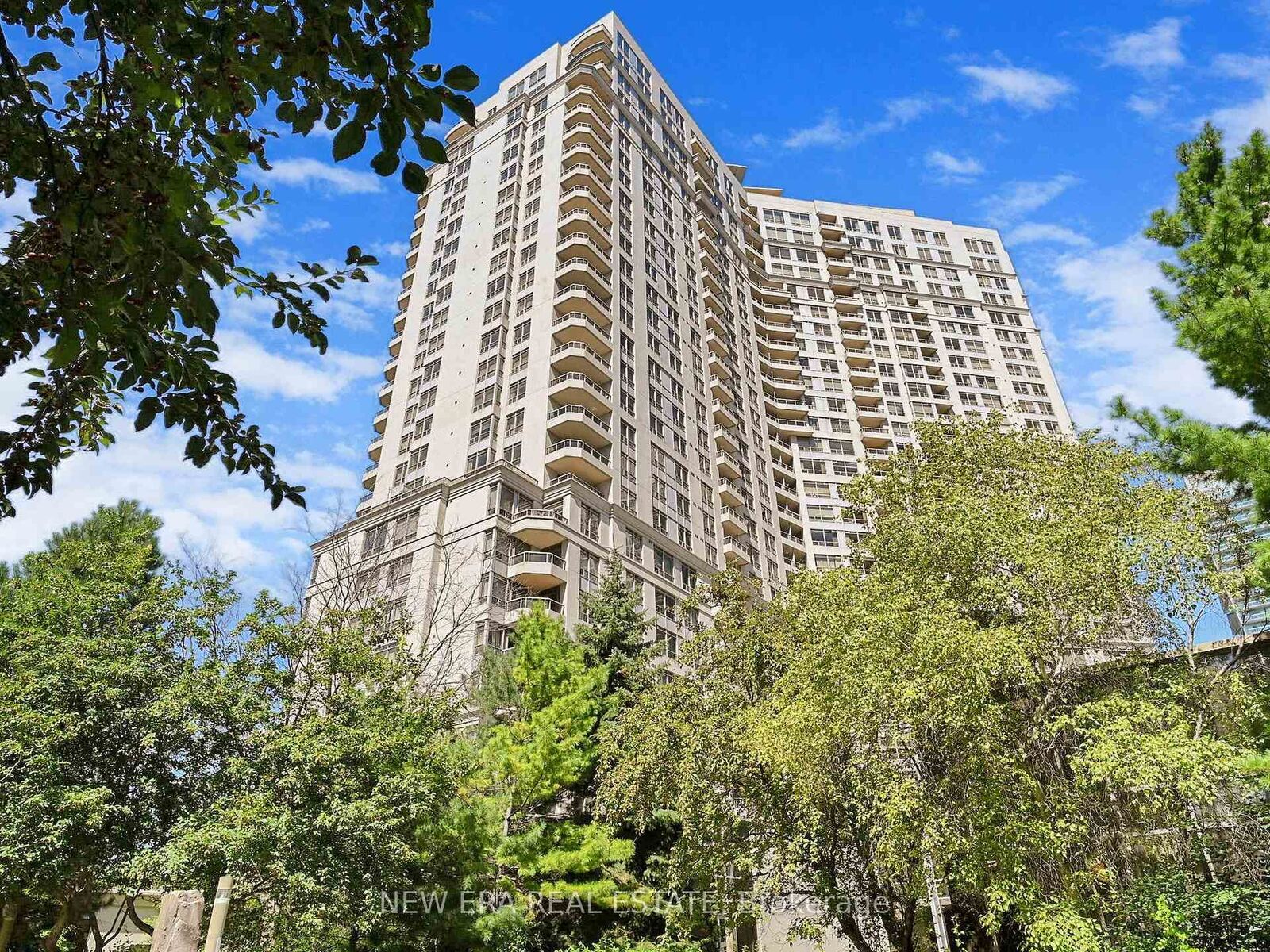 Property Photo: 3888 Duke Of York Boulevard 923 ON L5B 4P5