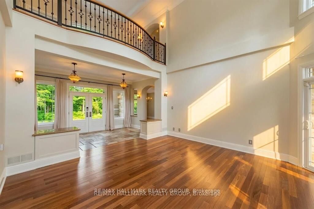 Property Photo: 5800 Queenscourt Crescent ON K4M 1K3