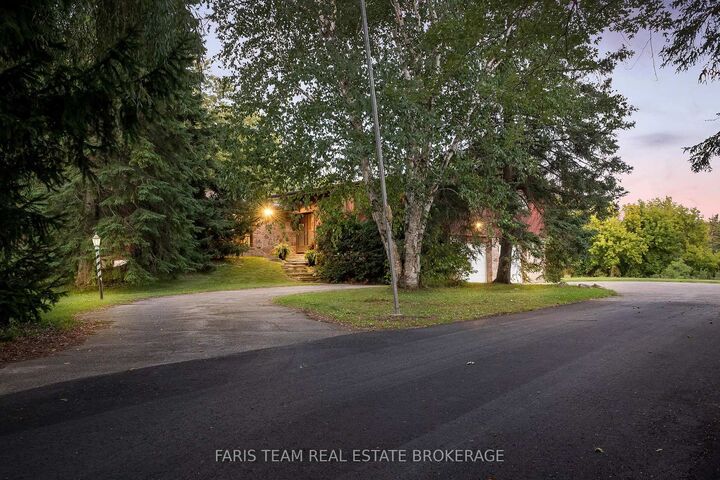 Property Photo: 175 South Summit Farm Road ON L7B 1J8