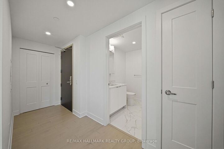 Property Photo: 180 George Street 1407 ON K1N 0G8