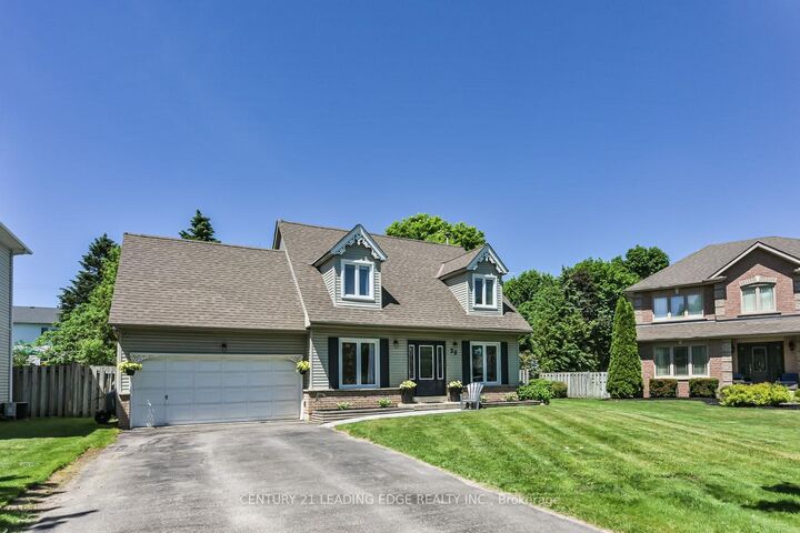 30 McGuire Crescent — photo 1