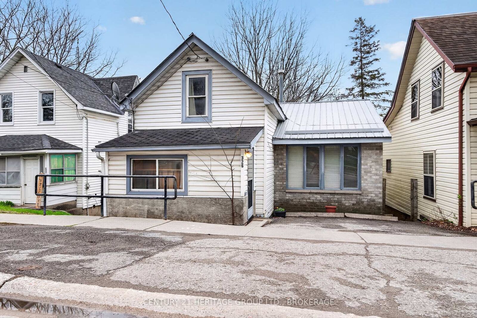Property Photo: 326 Dundas Street ON K0K 1X0