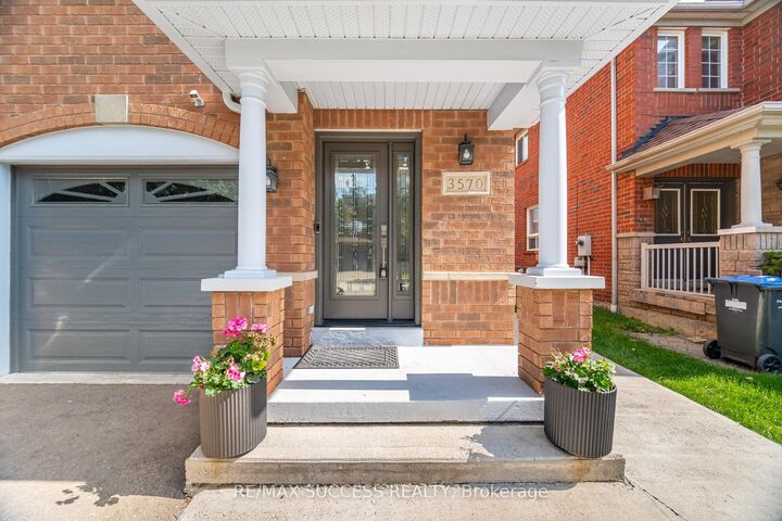Property Photo:  3570 Southwick Street  ON L5M 7N8 