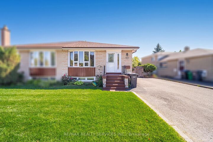 Property Photo: 61 Avondale Boulevard ON L6T 1H1