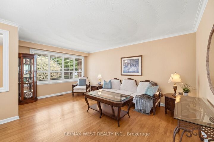 Property Photo:  2 Renault Crescent  ON M9P 1J1 