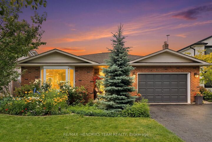 Property Photo:  12 Stonebridge Gate  ON L2S 3N1 