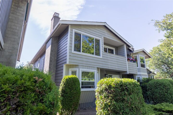 Property Photo: 211 Buttertubs Pl #22 BC V9R 3X8