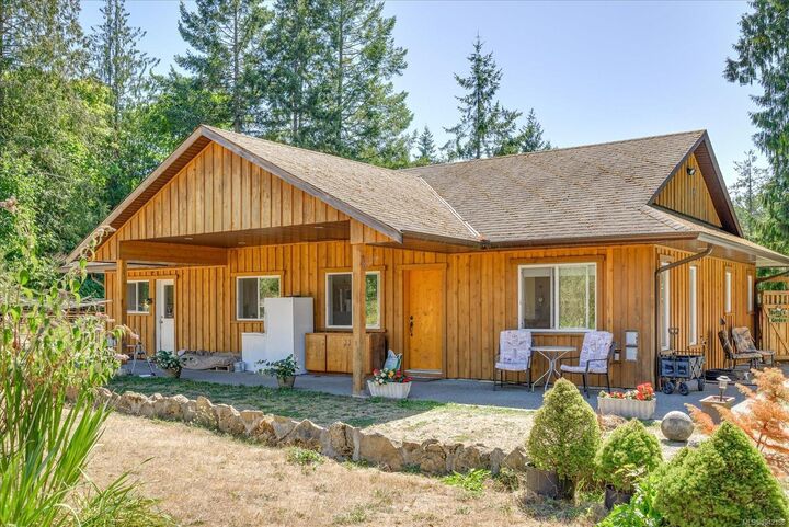 Property Photo: 3171 Decourcy Dr BC V9G 1E2