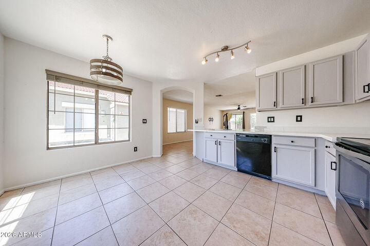 Property Photo:  1098 E Nardini Street  AZ 85140 
