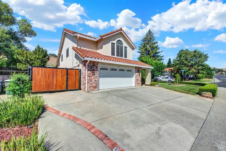 Property Photo: 212 Wrentham Drive CA 95688