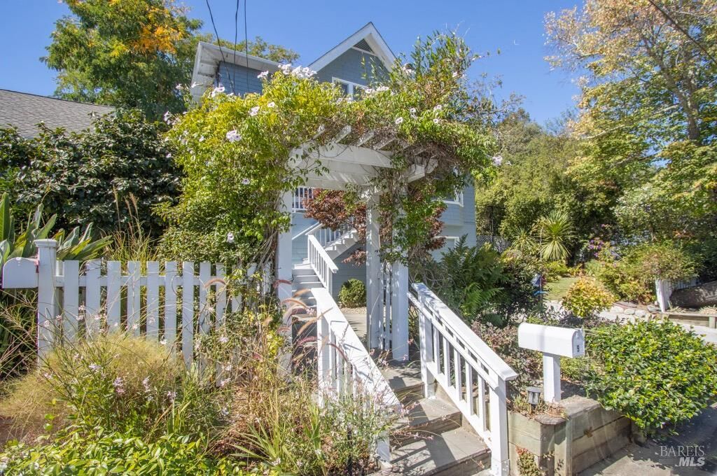 Property Photo:  9 Broadway  CA 94904 