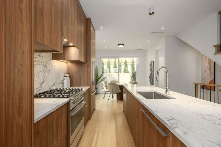 Property Photo: 1125 Cartier Avenue 102 BC V3K 2C1