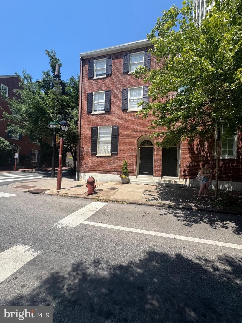 Property Photo: 637 Spruce Street PA 19106
