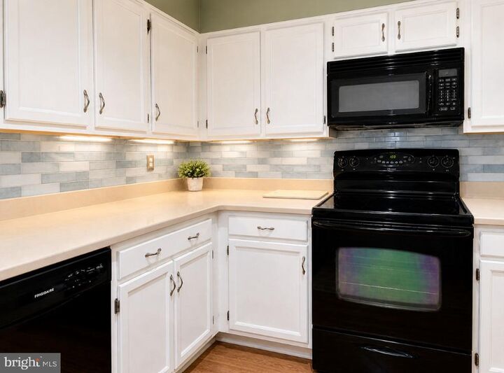 Property Photo: 605 Shropshire Drive PA 19382
