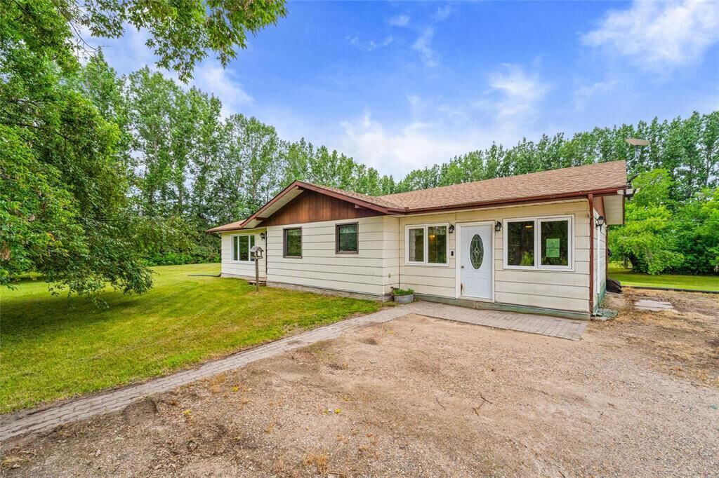 Property Photo:  47016 Pth 11 Path  MB R0E 0X0 