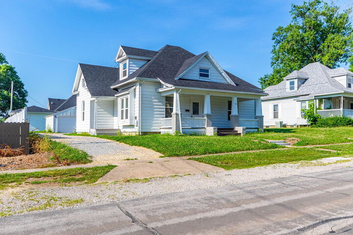 Property Photo:  716 W Love St  MO 65265 