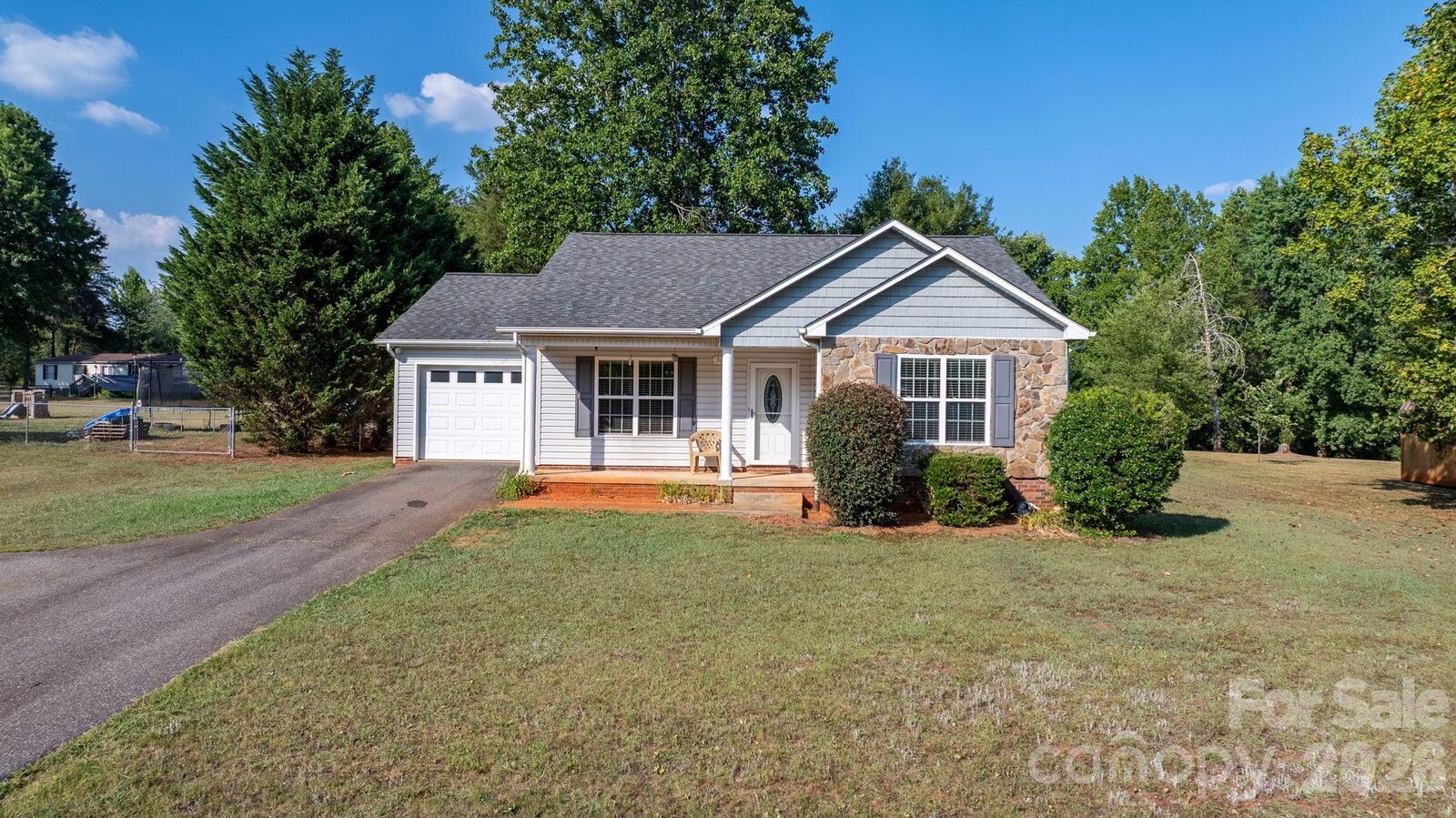 Property Photo:  3844 Bridle Path Drive  NC 28168 
