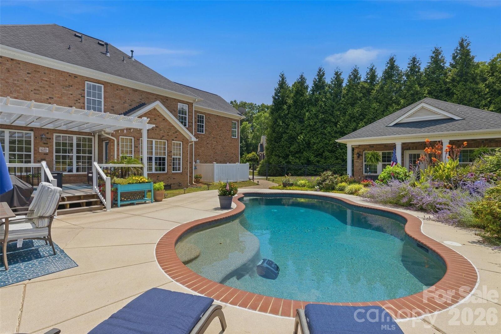 Property Photo: 6006 Embassy Court NC 28110