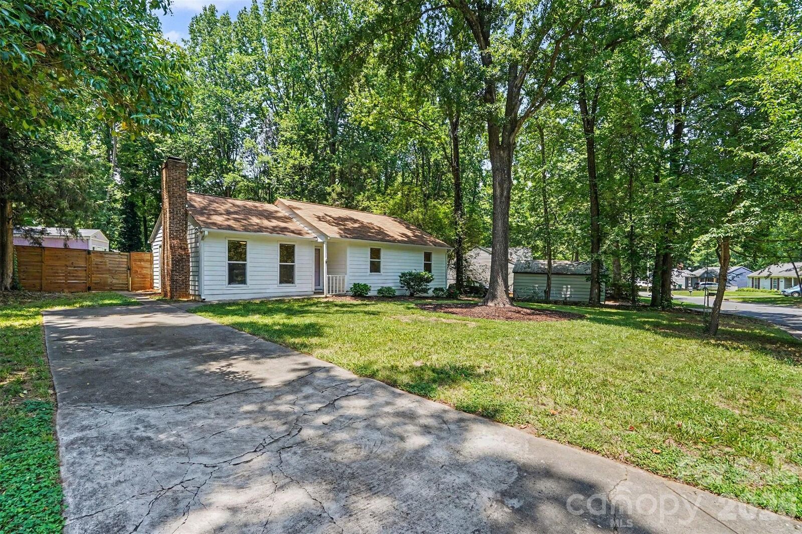 Property Photo: 5301 Great Wagon Road NC 28215