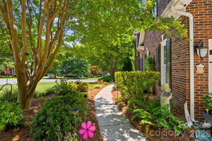 Property Photo: 5301 Ravenglass Court NC 28173