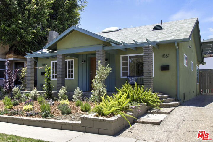 Property Photo:  1561 Carmona Ave  CA 90019 
