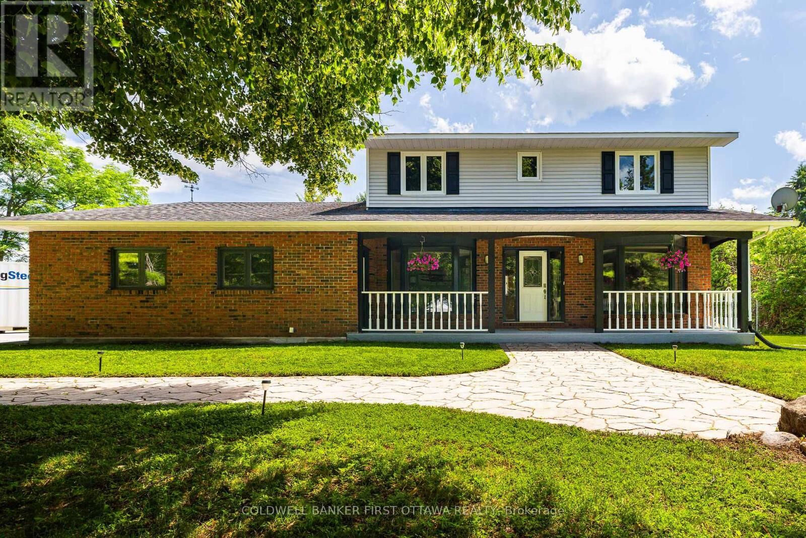 Property Photo:  388 High Street  ON K7C 1X1 
