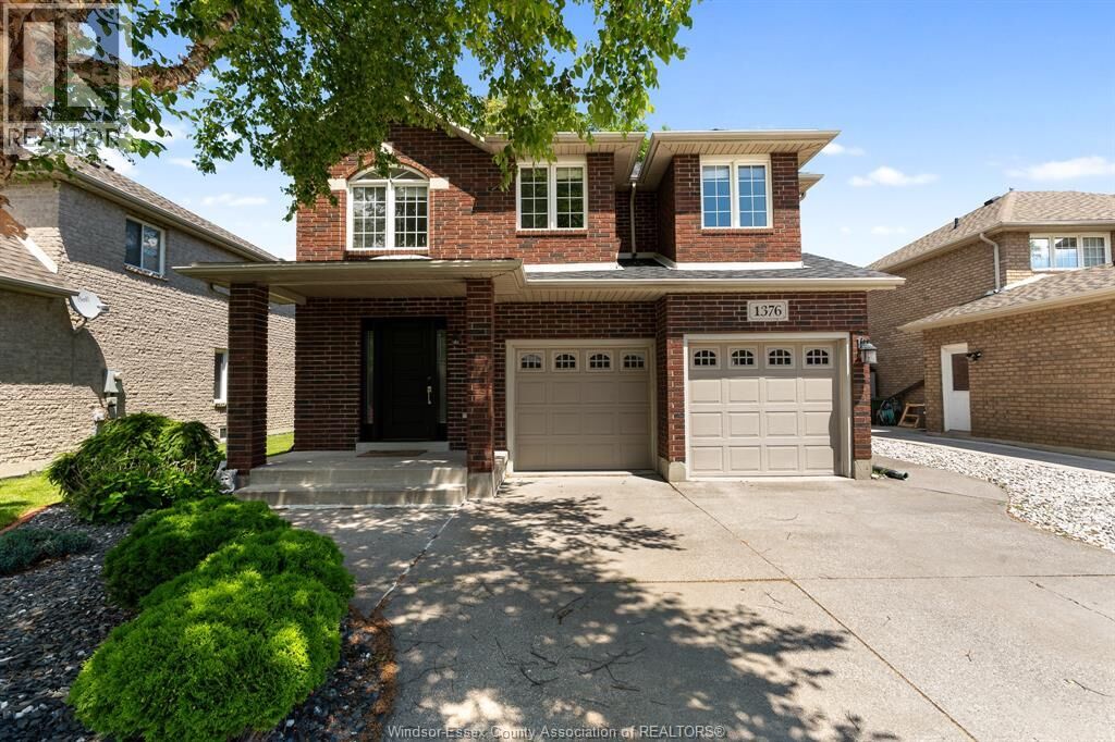 Property Photo: 1376 Lakeview Avenue ON N8P 1K7
