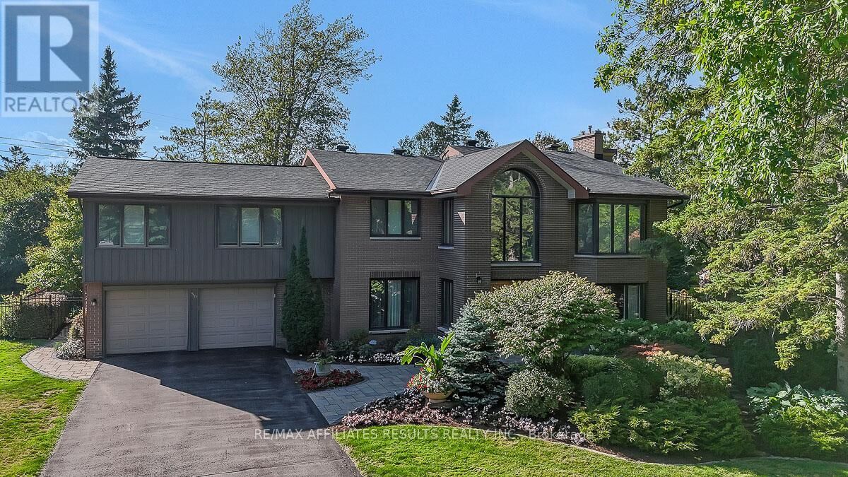 Property Photo:  30 Pentland Crescent  ON K2K 1V5 