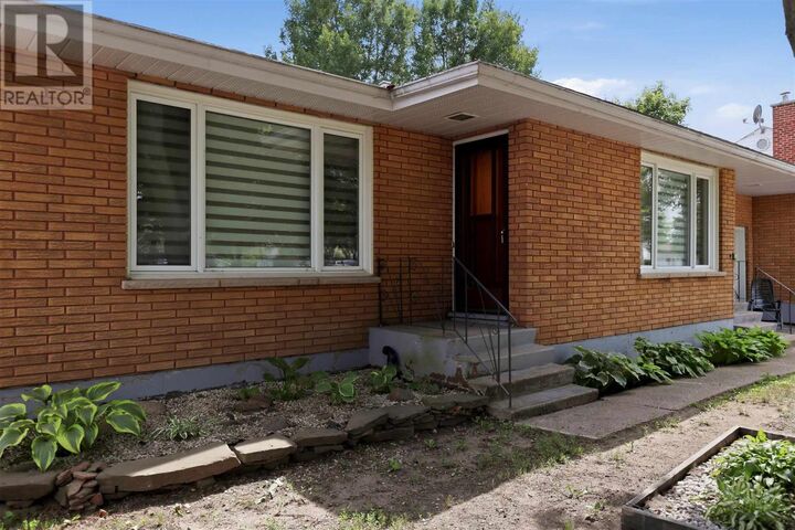 Property Photo: 19 Grandriver Cres ON P6B 3R9