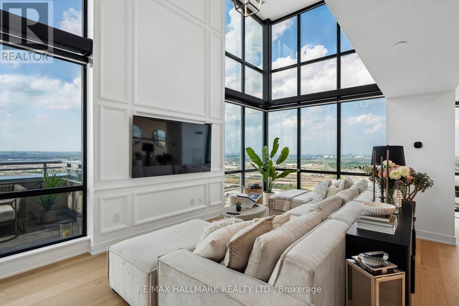 Property Photo: 2908 Highway 7 Ph3806 ON L4K 0K5