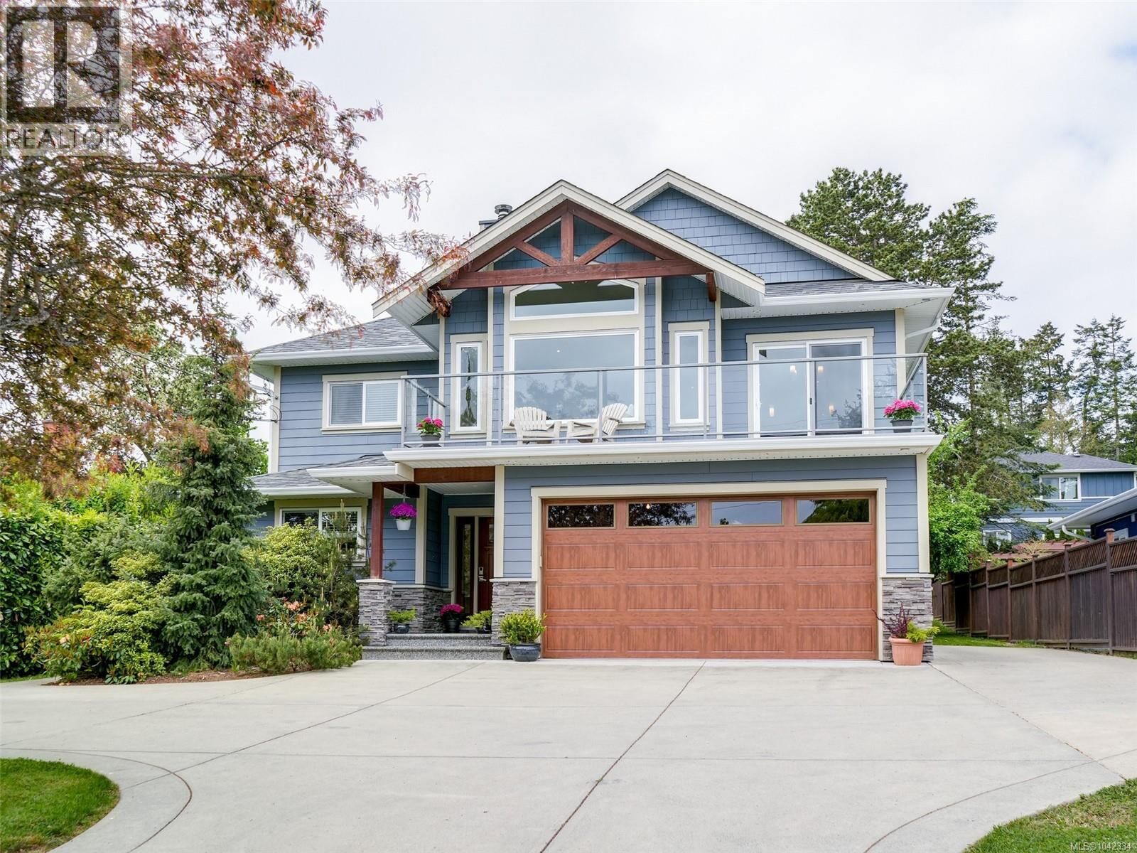 Property Photo:  7224 East Saanich Road  BC V8M 1Y4 