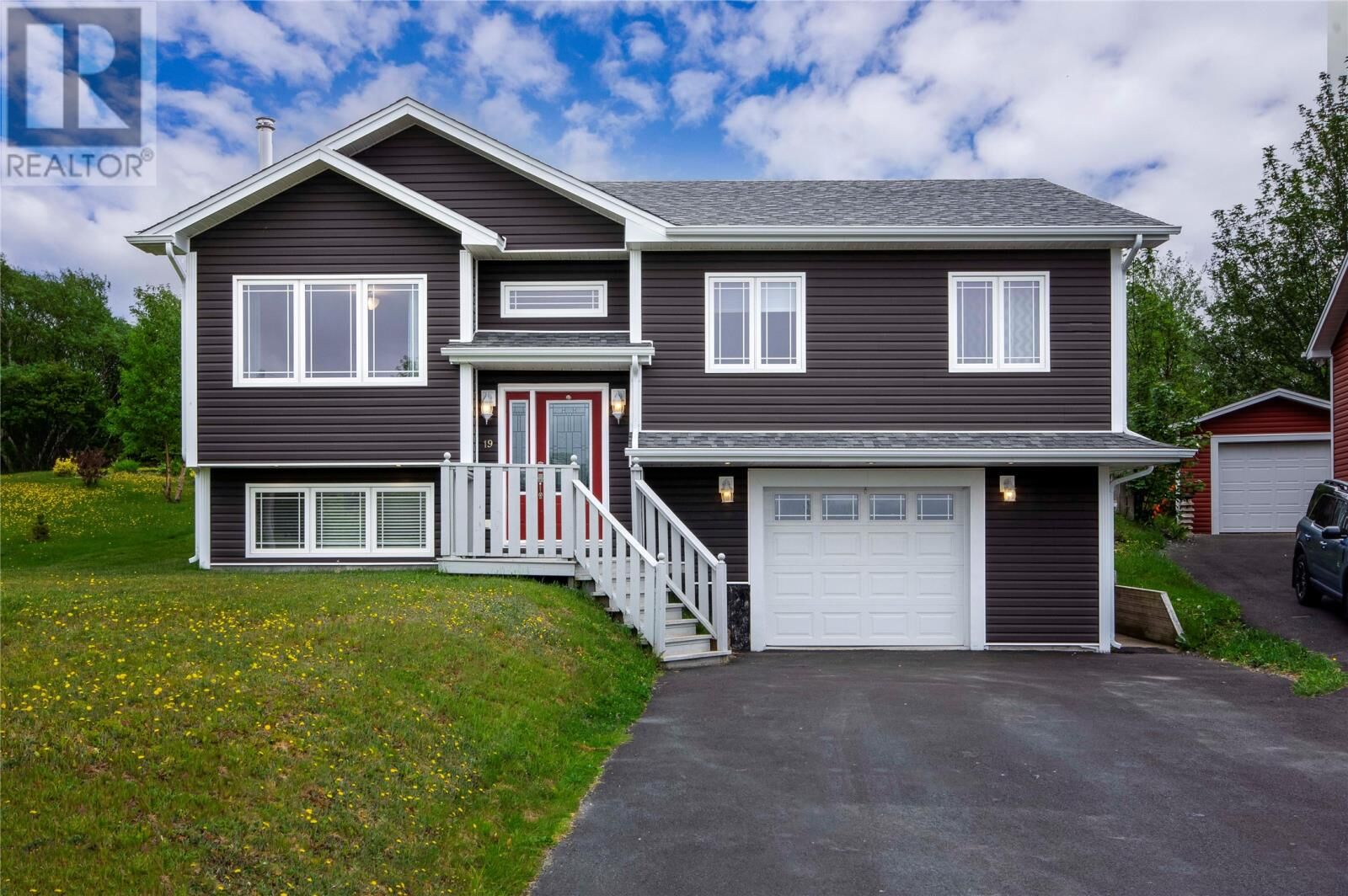Property Photo:  19 Carriewood Place  NL A1X 0E6 