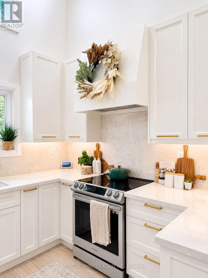 Property Photo:  2138 Truscott Drive  ON L5J 2A6 