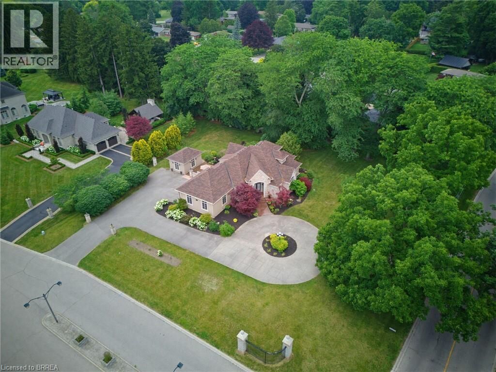 Property Photo:  1 Rue Chateaux Terrace  ON N3T 6N7 