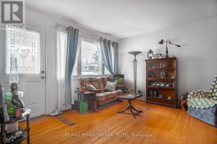 Property Photo: 136 Ellis Avenue ON K8A 2H9