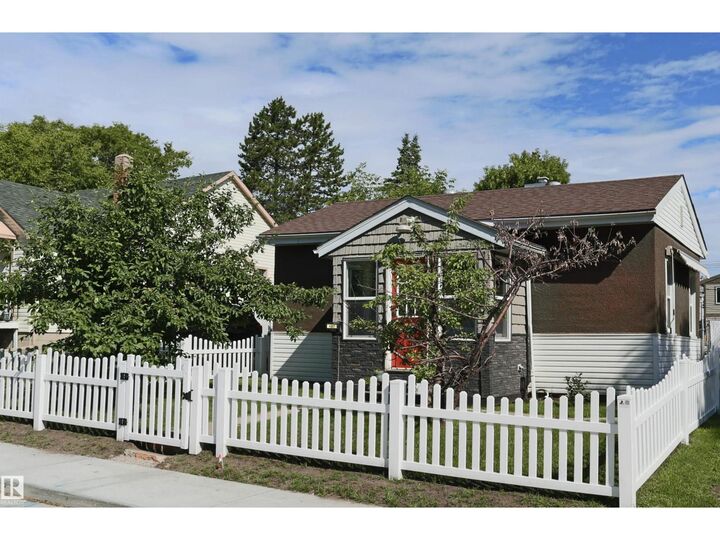 Property Photo:  4807 53 Av  AB T7Z 1C5 