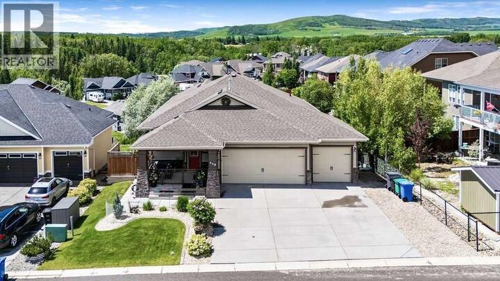 Property Photo: 444 Seclusion Valley Drive Northeast AB T0L 2A0