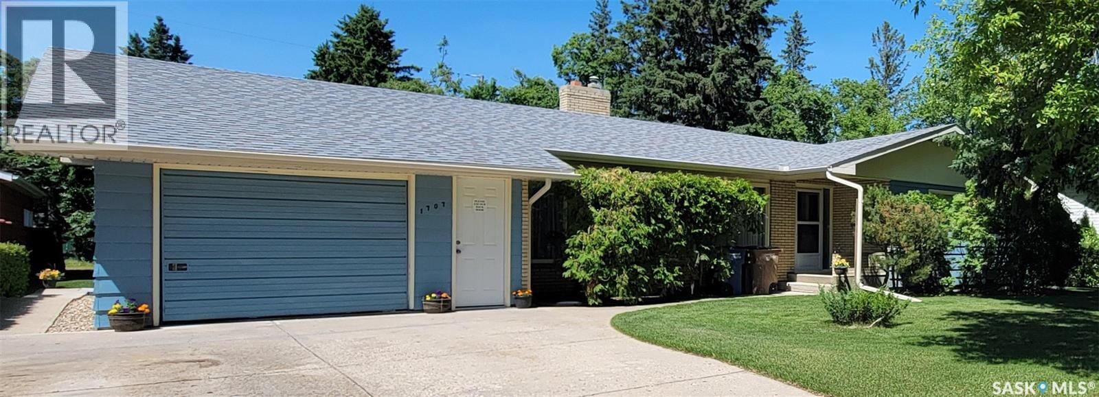 Property Photo:  1707 98th Street  SK S0E 1T0 