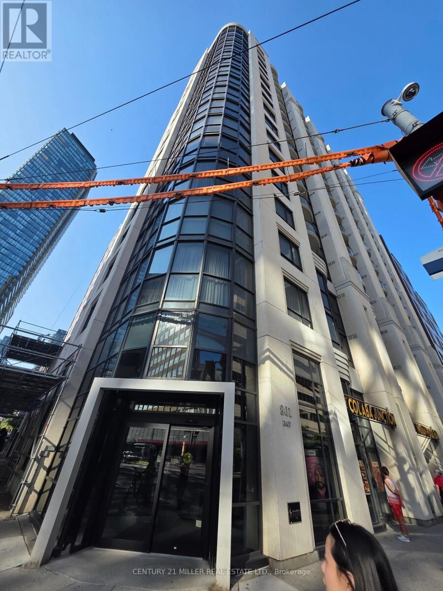 Property Photo: 801 Bay Street 202 ON M5S 1Y9